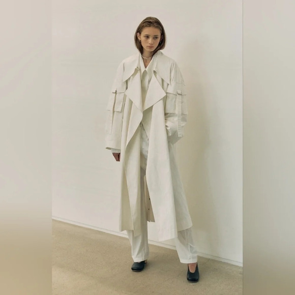 Low Classic 20SS SLEEVE POCKET TRENCH COAT -  WHITE - Picture 1 of 16